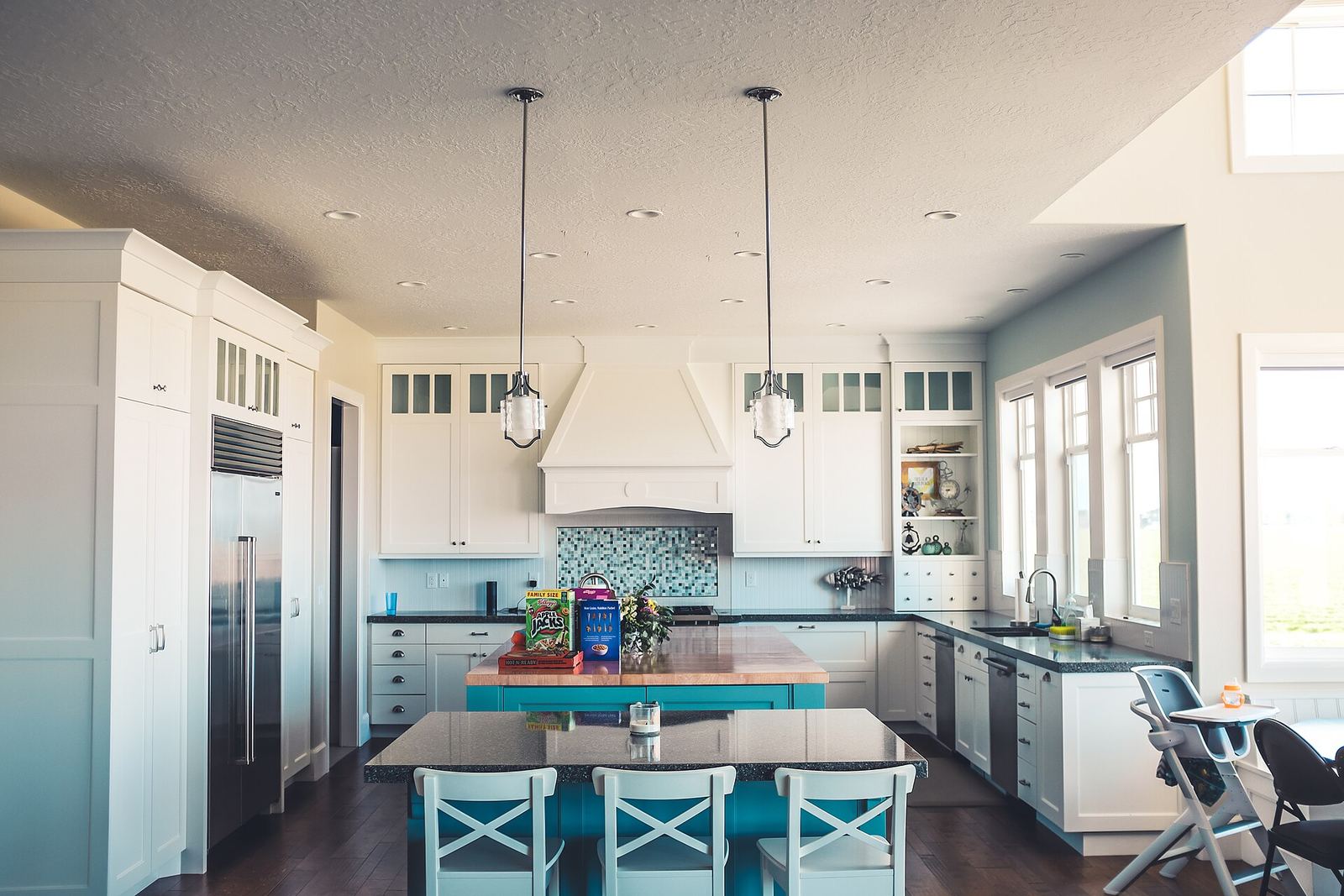 White island kitchen with pendant lights